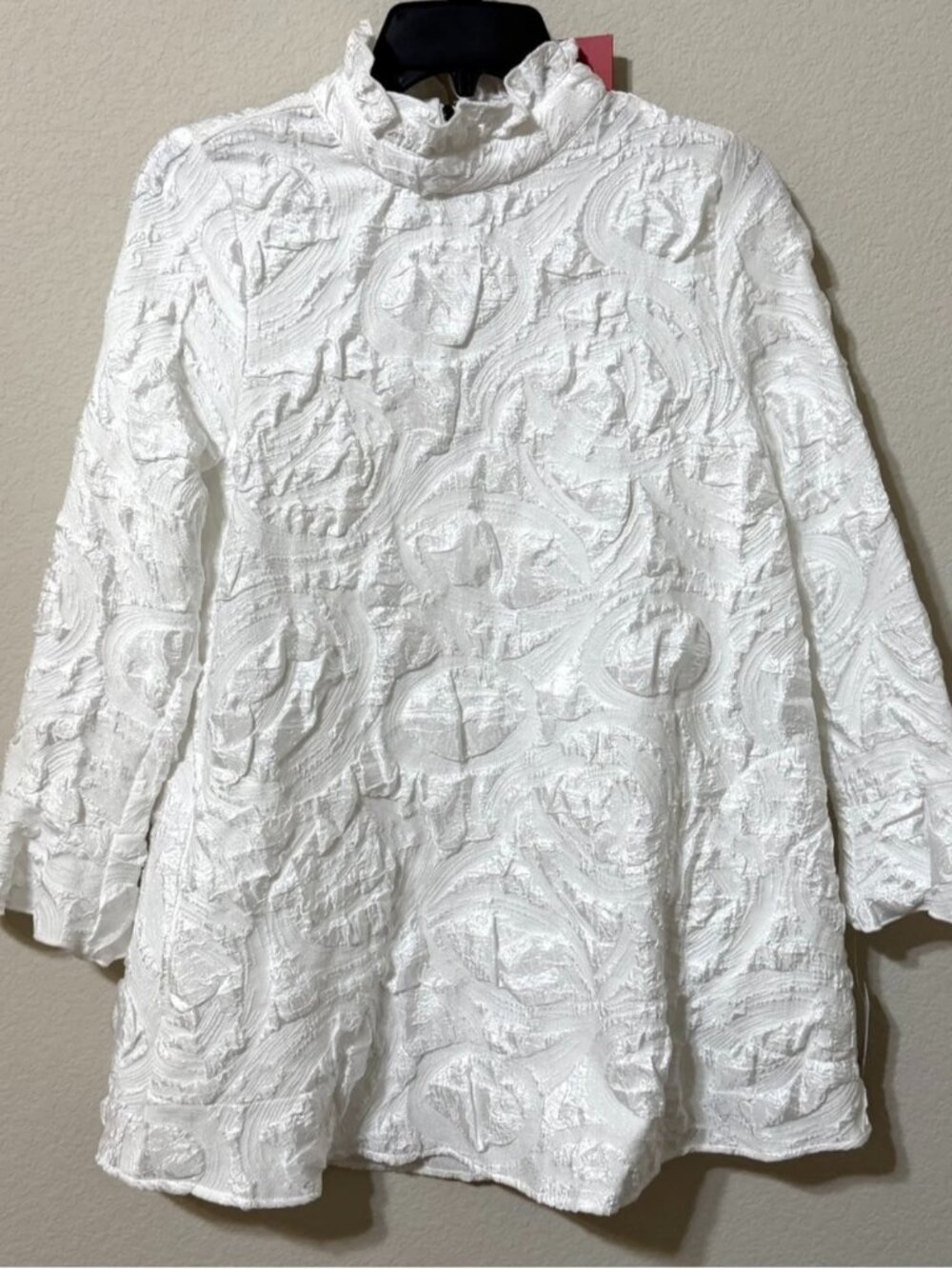 IC Collection White Embossed textured Ruffle neck zip back -2XL-$228.00